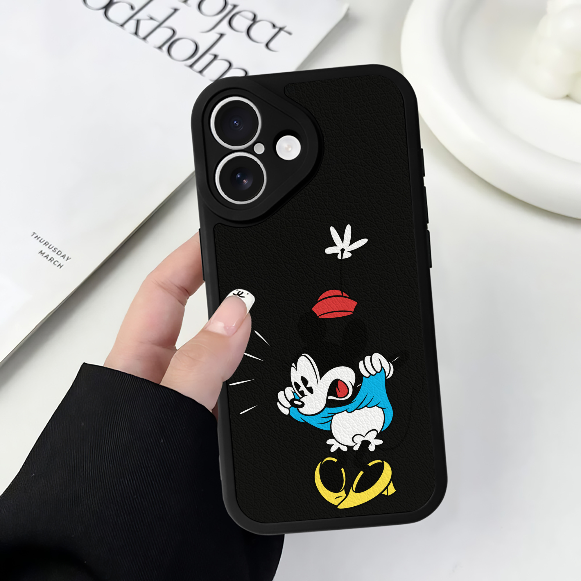 （画像用） ミッキーマウス Mickey Mouse 【iPhone 16シリーズ対応】シリコンスマホケース（レザー調） 材質：シリコン